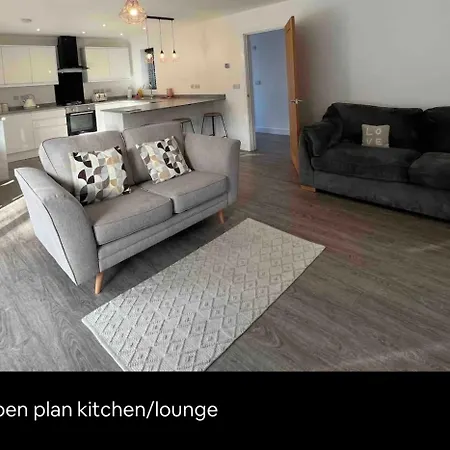 White 3 Bed Bungalow With En-Suite And Parking Winford Exterior photo