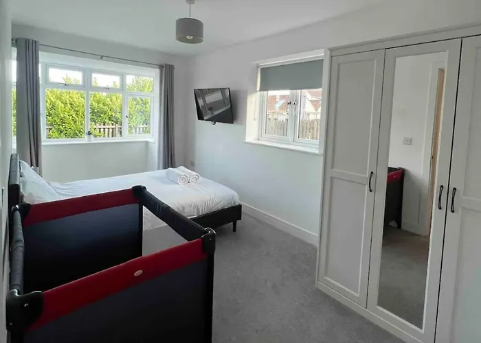 White 3 Bed Bungalow With En-Suite And Parking