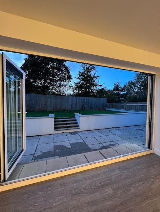 White 3 Bed With En-suite And Parking Apartment