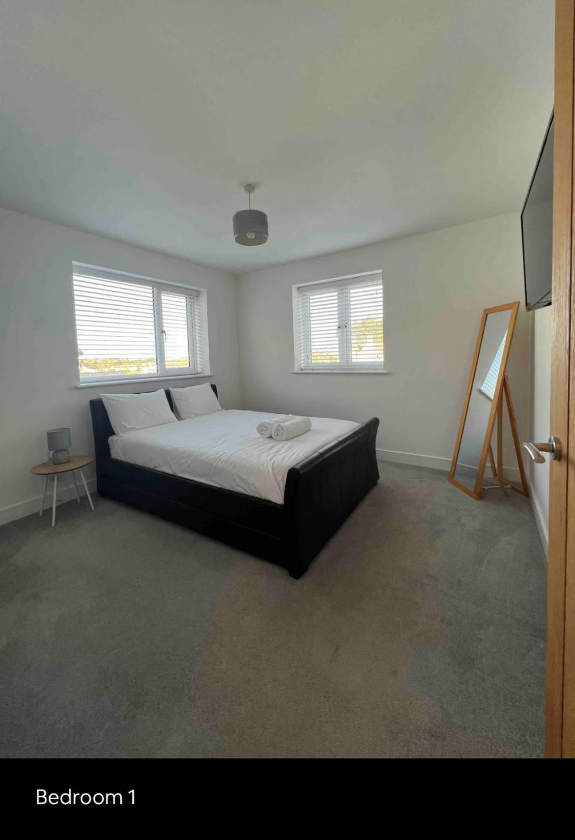 White 3 Bed With En-suite And Parking Winford