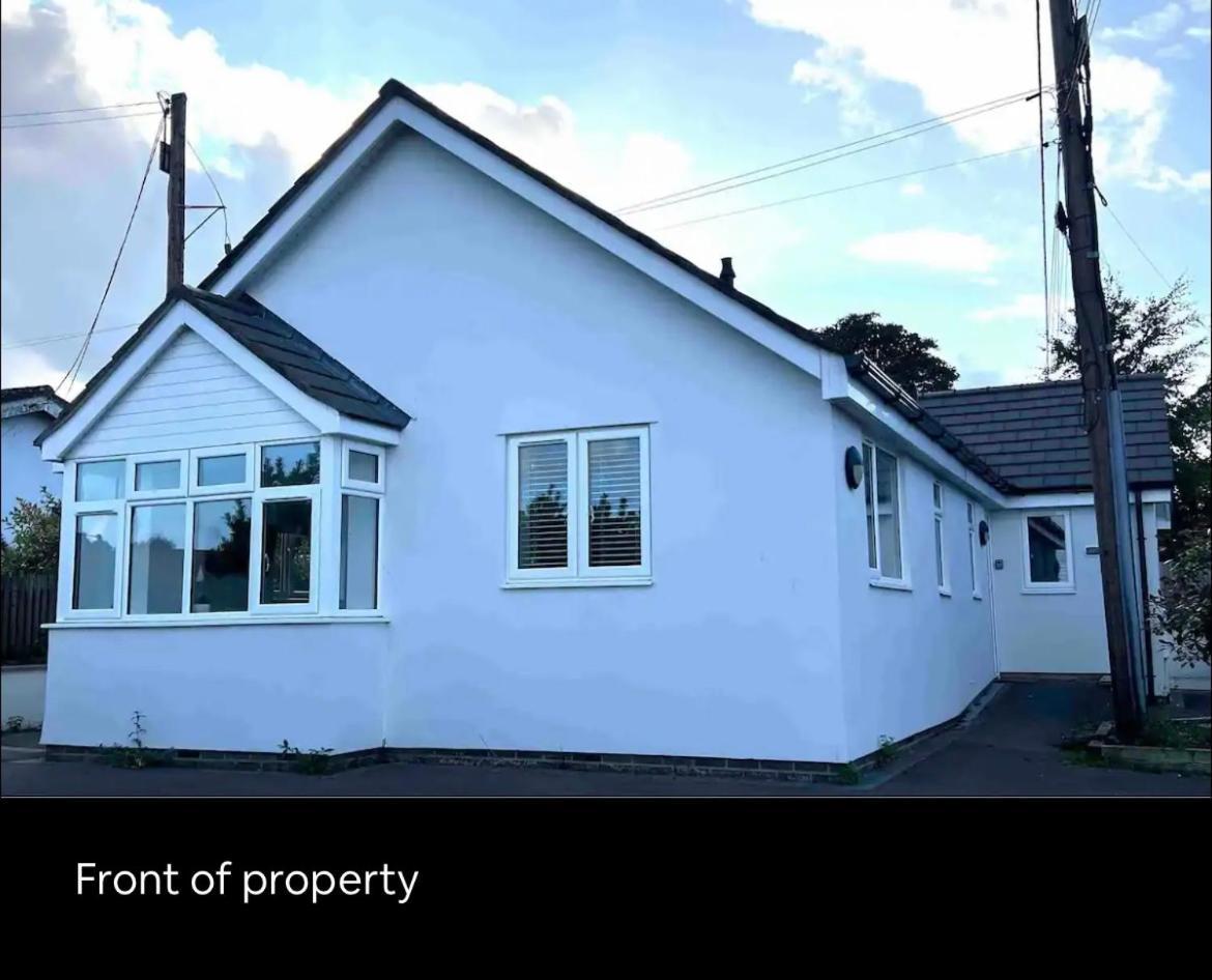 White 3 Bed With En-suite And Parking *