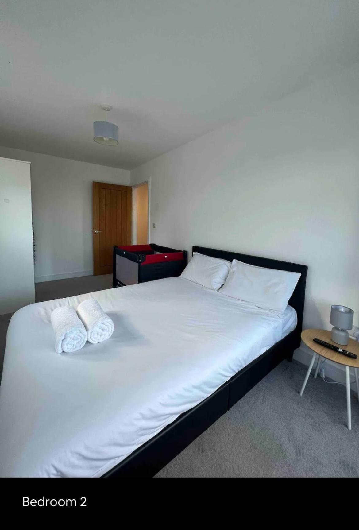 Apartment White 3 Bed With En-suite And Parking Winford