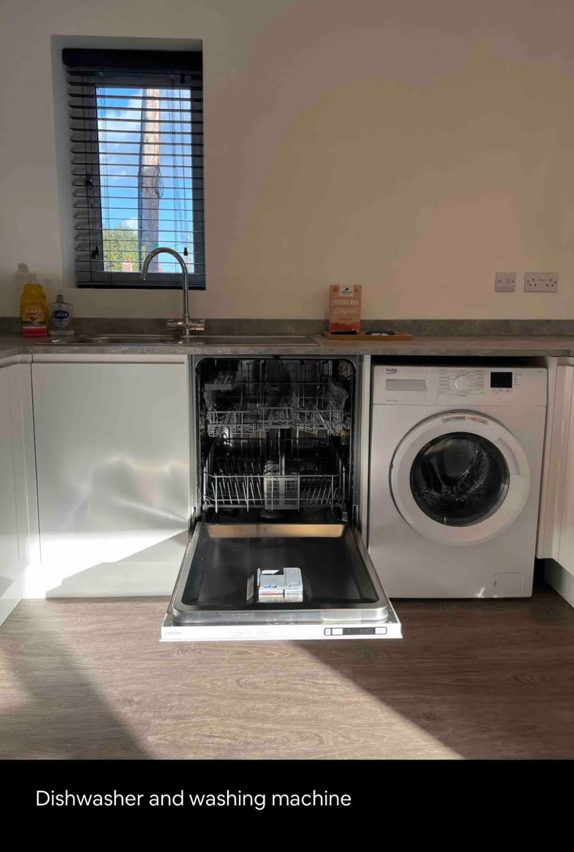 White 3 Bed With En-suite And Parking Apartment Winford